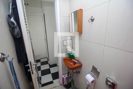 Apartamento à venda com 280m², 4 quartos e 2 vagas Apartamento à venda com 280m², 4 quartos e 2 vagasBanheiro de Serviço