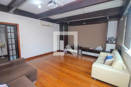 Apartamento à venda com 280m², 4 quartos e 2 vagas Apartamento à venda com 280m², 4 quartos e 2 vagasSala de Telão