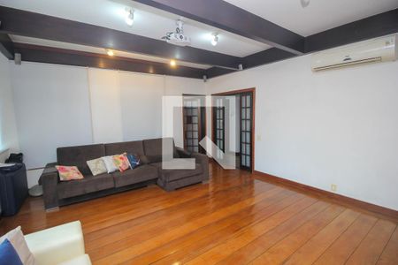 Apartamento à venda com 280m², 4 quartos e 2 vagas Apartamento à venda com 280m², 4 quartos e 2 vagasSala de Telão