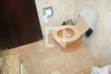 Casa à venda com 360m², 4 quartos e 8 vagasBanheiro social 