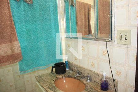 Casa à venda com 360m², 4 quartos e 8 vagasBanheiro social 