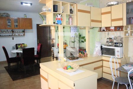 Casa à venda com 360m², 4 quartos e 8 vagasCozinha 