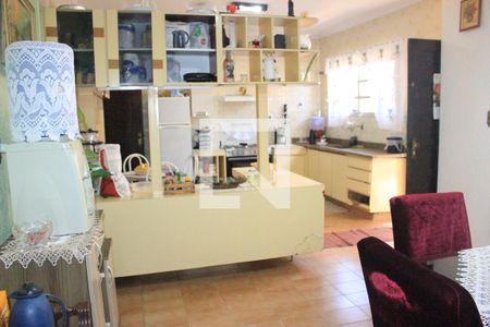 Casa à venda com 360m², 4 quartos e 8 vagasCozinha 