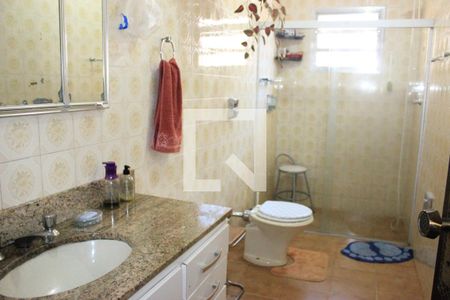 Casa à venda com 360m², 4 quartos e 8 vagasBanheiro Quarto 