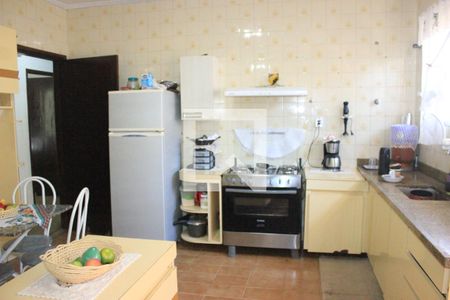 Casa à venda com 360m², 4 quartos e 8 vagasCozinha 