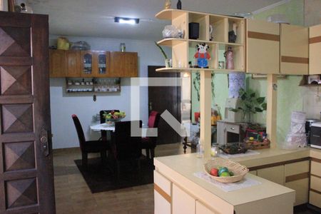 Casa à venda com 360m², 4 quartos e 8 vagasCozinha 