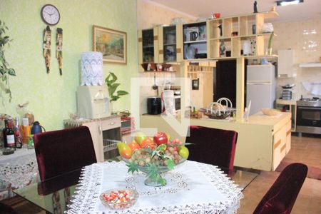 Casa à venda com 360m², 4 quartos e 8 vagasCozinha 