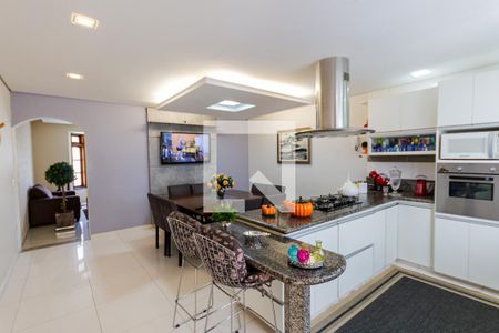 Casa à venda com 412m², 3 quartos e 3 vagas Casa à venda com 412m², 3 quartos e 3 vagasCozinha