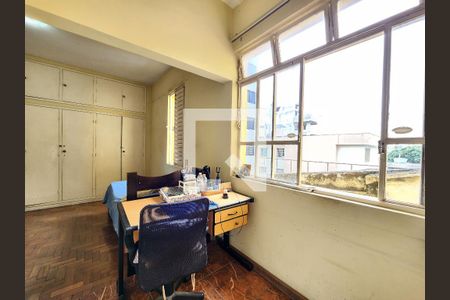 Casa à venda com 384m², 4 quartos e 4 vagasEscritório Quarto Suíte 1