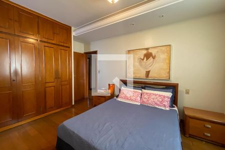 Apartamento à venda com 175m², 4 quartos e 3 vagas Apartamento à venda com 175m², 4 quartos e 3 vagasSuíte 2