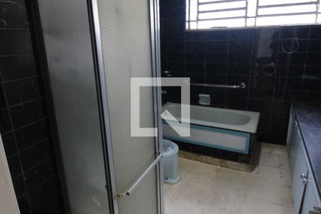 Casa à venda com 240m², 3 quartos e 3 vagasBanheiro 1