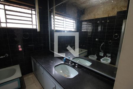 Casa à venda com 240m², 3 quartos e 3 vagasBanheiro 1