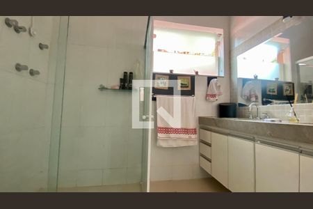 Casa à venda com 170m², 3 quartos e 5 vagas Casa à venda com 170m², 3 quartos e 5 vagasQuarto Suíte