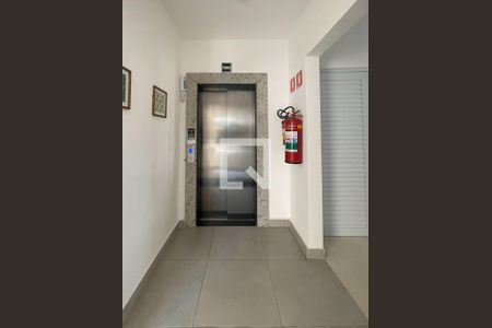 Apartamento à venda com 142m², 3 quartos e 2 vagas Apartamento à venda com 142m², 3 quartos e 2 vagasÁrea comum - Hall