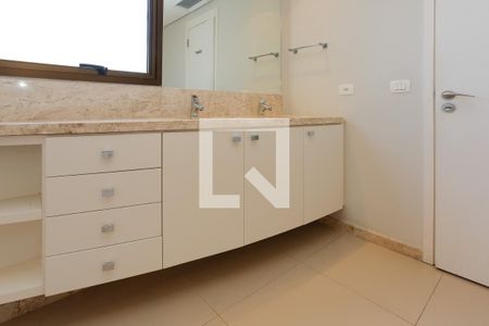 Apartamento à venda com 260m², 3 quartos e 4 vagasBanheiro Suite 1 - 2° andar