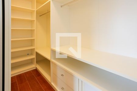 Apartamento à venda com 260m², 3 quartos e 4 vagasCloset Suite 3 - 2° andar