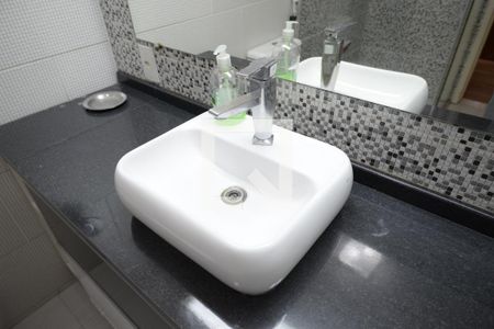 Casa à venda com 230m², 3 quartos e 3 vagasBanheiro Suíte 1