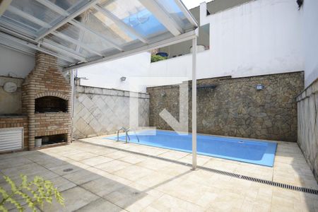 Casa à venda com 230m², 3 quartos e 3 vagasPiscina/ Churrasqueira