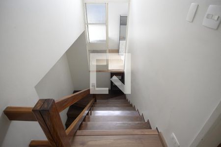 Casa à venda com 230m², 3 quartos e 3 vagasEscada