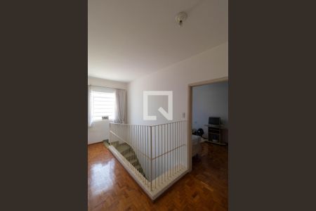 Casa à venda com 210m², 3 quartos e 4 vagas Casa à venda com 210m², 3 quartos e 4 vagasCorredor