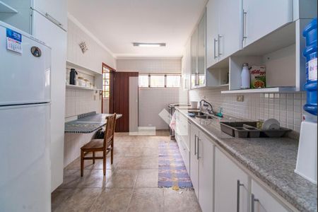 Casa à venda com 391m², 6 quartos e 4 vagasCozinha 