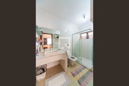 Casa à venda com 391m², 6 quartos e 4 vagasBanheiro do Quarto 2