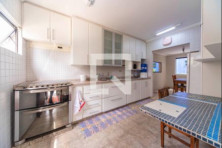 Casa à venda com 391m², 6 quartos e 4 vagasCozinha 