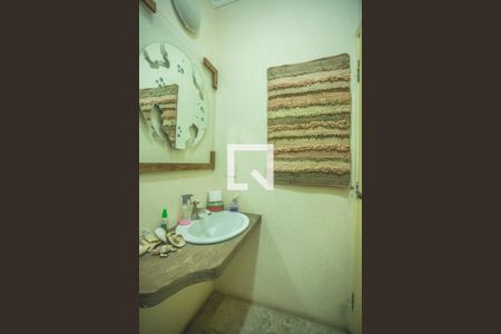 Casa à venda com 300m², 4 quartos e 3 vagas Casa à venda com 300m², 4 quartos e 3 vagasLavabo