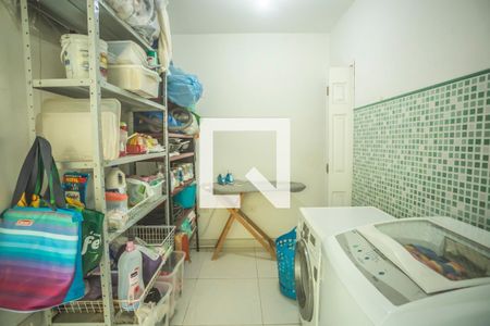 Casa à venda com 300m², 4 quartos e 3 vagas Casa à venda com 300m², 4 quartos e 3 vagasÁrea de Serviço