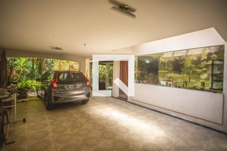 Casa à venda com 300m², 4 quartos e 3 vagas Casa à venda com 300m², 4 quartos e 3 vagasGaragem