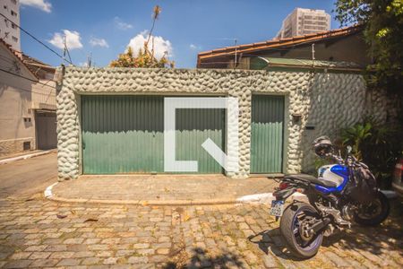 Casa à venda com 300m², 4 quartos e 3 vagas Casa à venda com 300m², 4 quartos e 3 vagasFachada