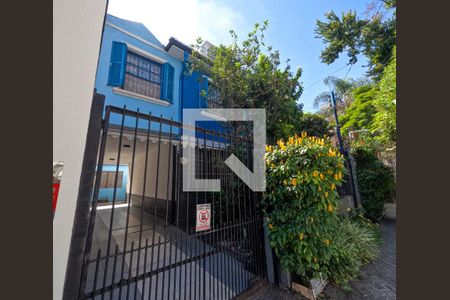 Casa à venda com 181m², 3 quartos e 2 vagas Casa à venda com 181m², 3 quartos e 2 vagasFachada