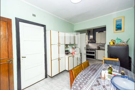 Casa à venda com 181m², 3 quartos e 2 vagas Casa à venda com 181m², 3 quartos e 2 vagasCozinha