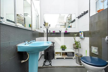 Casa à venda com 181m², 3 quartos e 2 vagas Casa à venda com 181m², 3 quartos e 2 vagasBanheiro