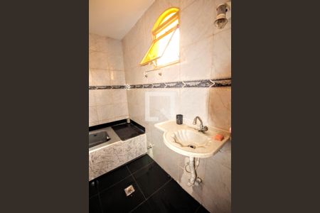 Casa à venda com 420m², 5 quartos e 3 vagasBanheiro 2