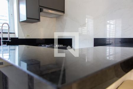 Casa à venda com 360m², 5 quartos e 4 vagas Casa à venda com 360m², 5 quartos e 4 vagasCOZINHA