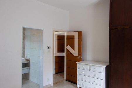 Casa à venda com 360m², 5 quartos e 4 vagas Casa à venda com 360m², 5 quartos e 4 vagasSUITE