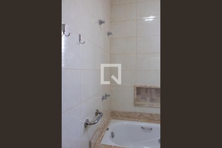 Casa à venda com 360m², 5 quartos e 4 vagas Casa à venda com 360m², 5 quartos e 4 vagasBANHEIRO DA SUITE