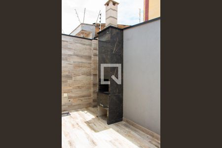 Casa à venda com 360m², 5 quartos e 4 vagas Casa à venda com 360m², 5 quartos e 4 vagasÁREA EXTERNA - CHURRASQUEIRA