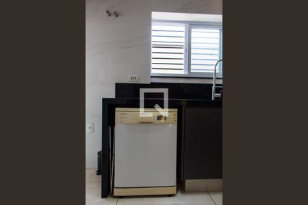 Casa à venda com 360m², 5 quartos e 4 vagas Casa à venda com 360m², 5 quartos e 4 vagasCOZINHA