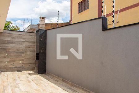 Casa à venda com 360m², 5 quartos e 4 vagas Casa à venda com 360m², 5 quartos e 4 vagasÁREA EXTERNA