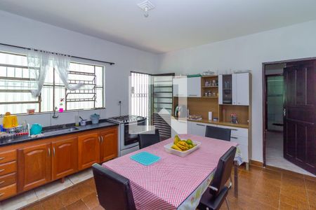 Casa à venda com 138m², 2 quartos e 2 vagas Casa à venda com 138m², 2 quartos e 2 vagasCozinha