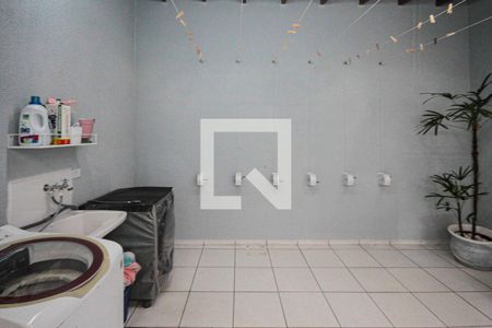 Casa à venda com 300m², 3 quartos e 2 vagas Casa à venda com 300m², 3 quartos e 2 vagasÁrea de Serviço