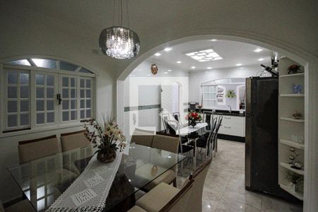 Casa à venda com 300m², 3 quartos e 2 vagas Casa à venda com 300m², 3 quartos e 2 vagasCozinha