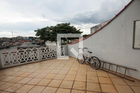 Casa à venda com 300m², 3 quartos e 2 vagas Casa à venda com 300m², 3 quartos e 2 vagasVaranda