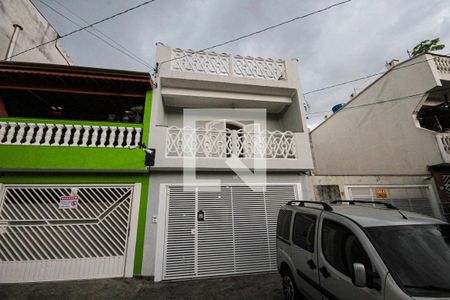 Casa à venda com 300m², 3 quartos e 2 vagas Casa à venda com 300m², 3 quartos e 2 vagasFachada