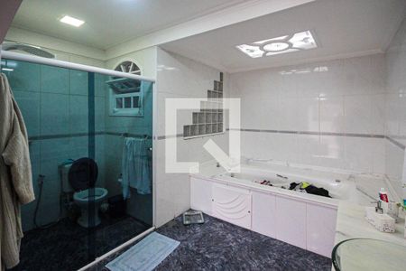 Casa à venda com 300m², 3 quartos e 2 vagas Casa à venda com 300m², 3 quartos e 2 vagasBanheiro da Suíte