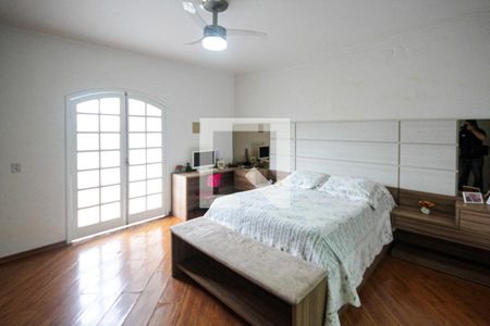 Casa à venda com 300m², 3 quartos e 2 vagas Casa à venda com 300m², 3 quartos e 2 vagasSuite