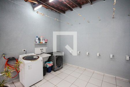 Casa à venda com 300m², 3 quartos e 2 vagas Casa à venda com 300m², 3 quartos e 2 vagasÁrea de Serviço