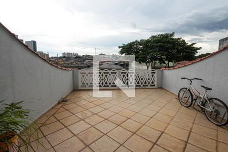 Casa à venda com 300m², 3 quartos e 2 vagas Casa à venda com 300m², 3 quartos e 2 vagasVaranda